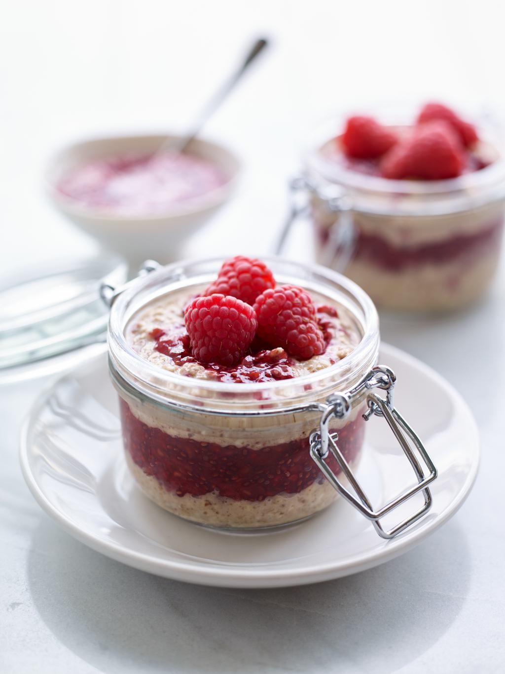 Berry World Overnight Oats with Raspberry Chia Jam 1 75e5vdgn6