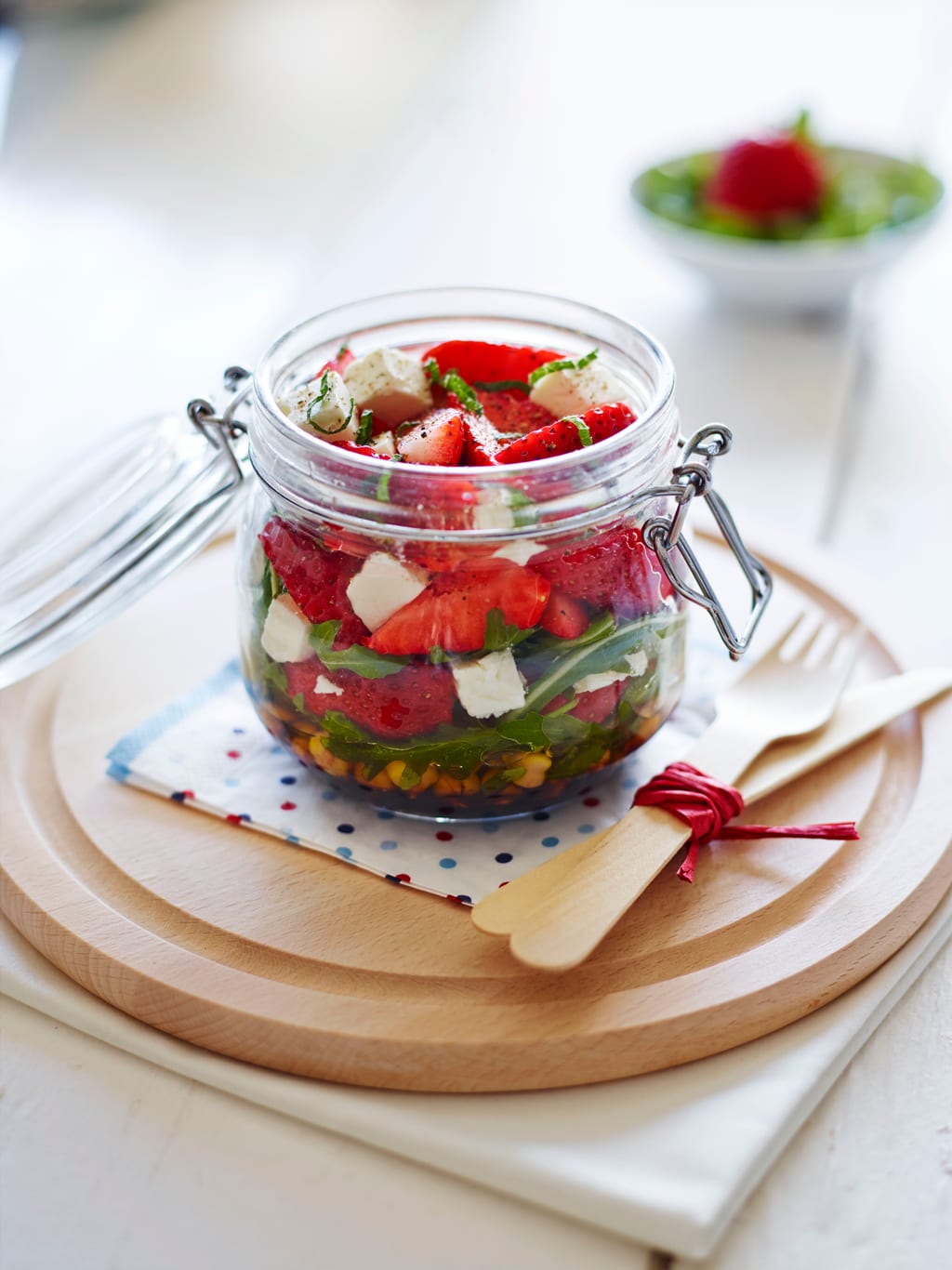 Berry World Strawberry Kilner Jar Salad open 75isq2po1